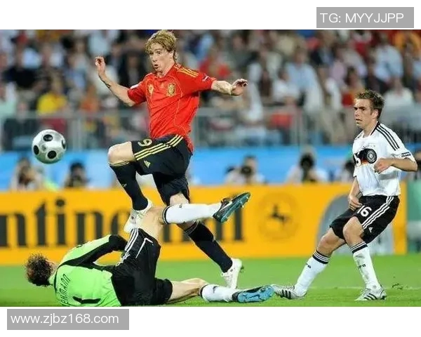 足球明星经典瞬间回顾展现他们的标志性动作与无与伦比的技艺 足球明星经典瞬间回顾展现他们的标志性动作与无与伦比的技艺