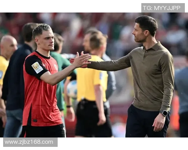 身高优势与技术结合身高高的足球明星如何在赛场上创造辉煌成就