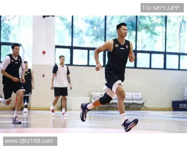 闪耀球场的她们Nike女子篮球明星展现力量与魅力的完美结合